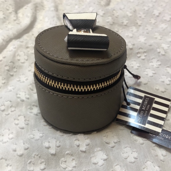Henri Bendel Mini Ring Box -Taupe - Picture 14 of 15